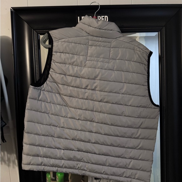 Aeropostale Gray Quilted Puffer Vest with Stand-Up Collar and Full-Length Zipper - Picture 2 of 3